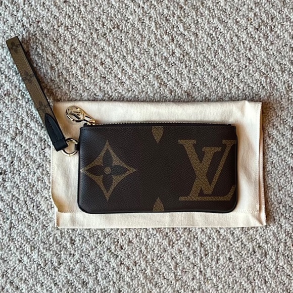 Louis Vuitton Large Rectangle Wrist Pouch w/ LV wristlet strap Monogram Giant - Picture 1 of 10